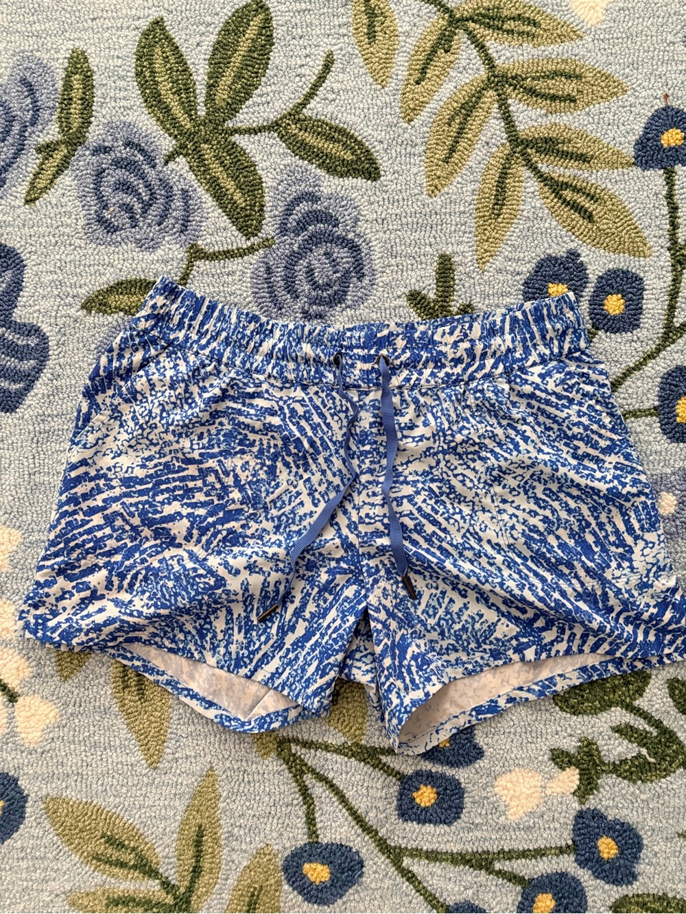 The Southern Tide Women’s Blue Printed Elastic-Waist Shorts